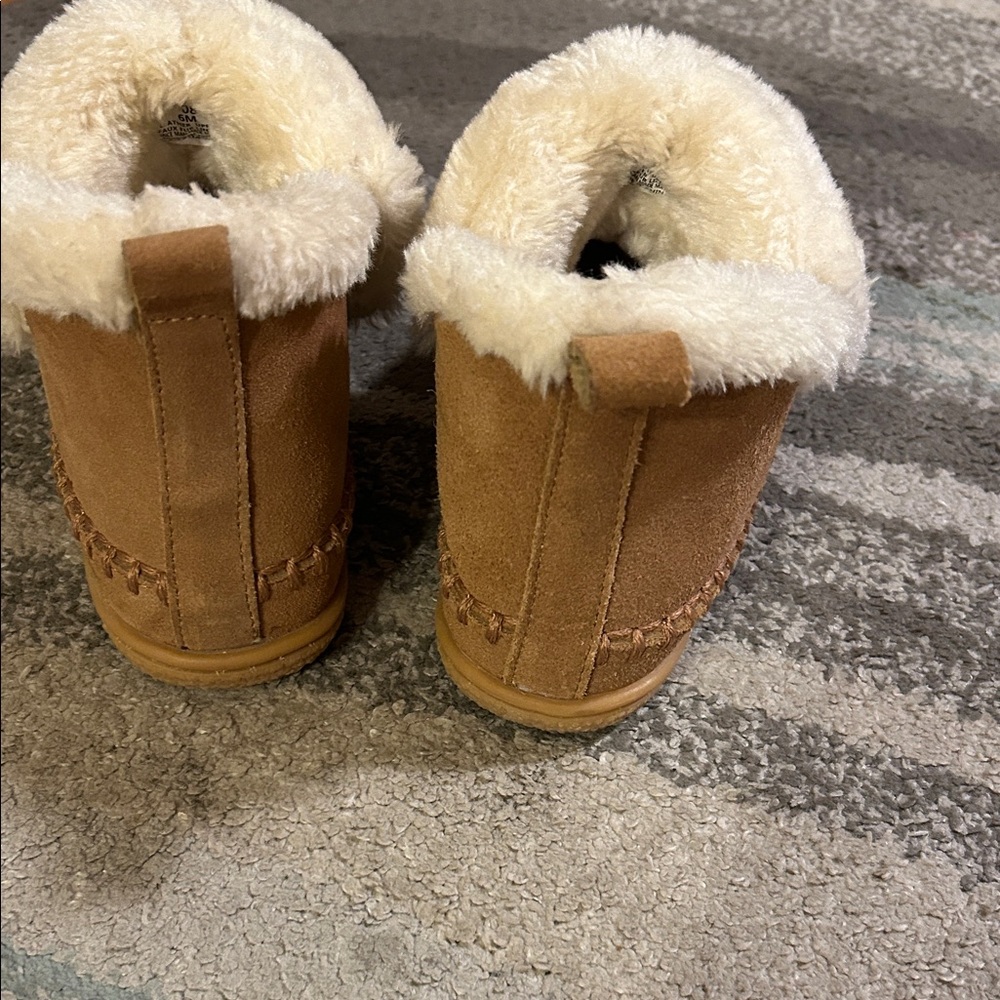 Minnetonka Tan and Cream Kids Slippers - Picture 3 of 3